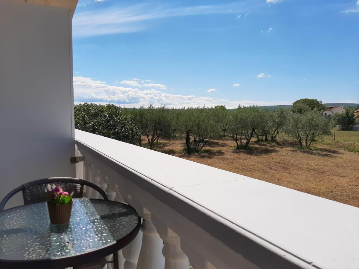 Bed and Breakfast Pansion Katarina Malinska Exterior foto