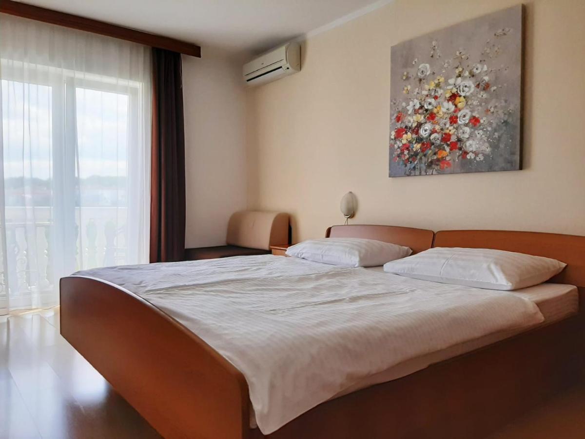 Bed and Breakfast Pansion Katarina Malinska Exterior foto
