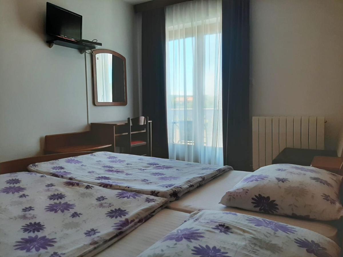Bed and Breakfast Pansion Katarina Malinska Exterior foto