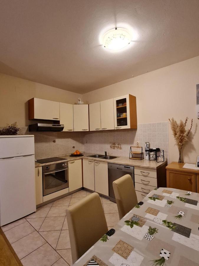 Bed and Breakfast Pansion Katarina Malinska Exterior foto