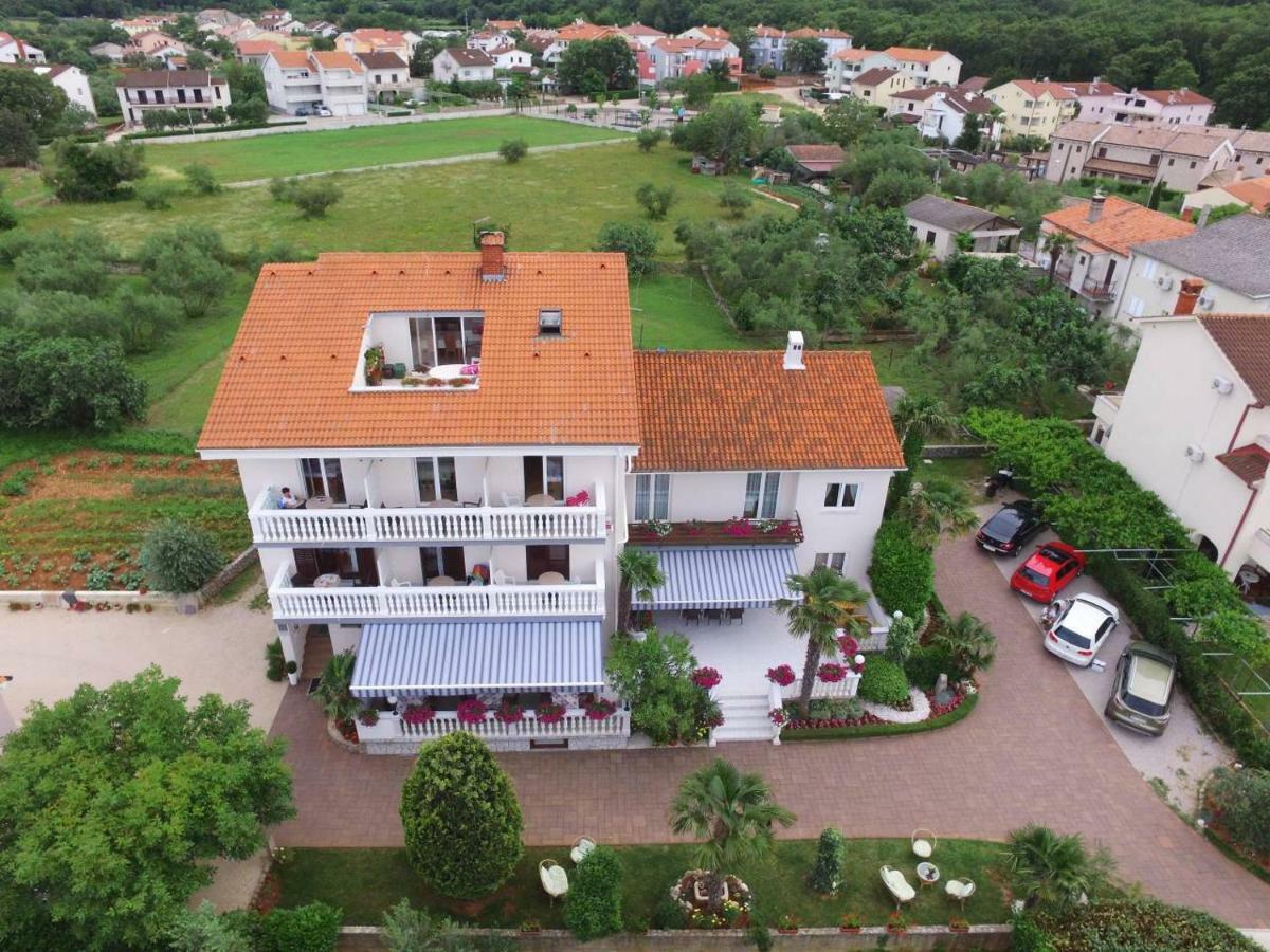 Bed and Breakfast Pansion Katarina Malinska Exterior foto